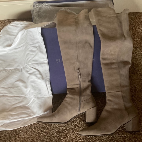 Knee high boots by Stuart Weitzman - Picture 2 of 8